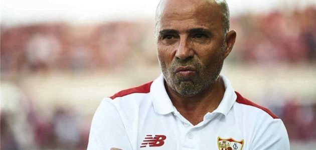 بعد 5 أشهر فقط.. إشبيلية يُقرر إقالة سامباولي رسميًا